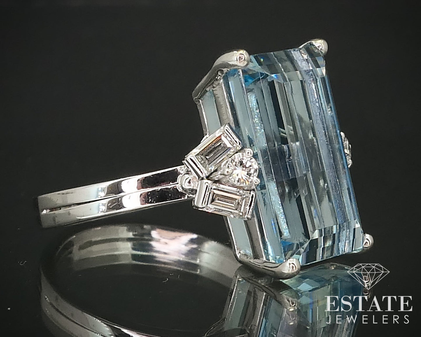 18k White Gold Emerald Cut Natural 8ct Aquamarine & Diamond Ring 7.7g i16234