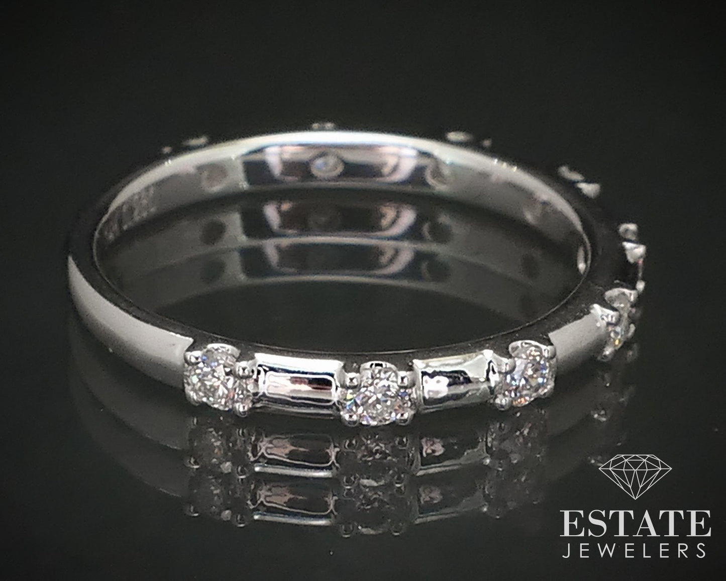 14k White Gold Round Natural .28ctw Diamond Ladies Wedding Band 1.9g i16831
