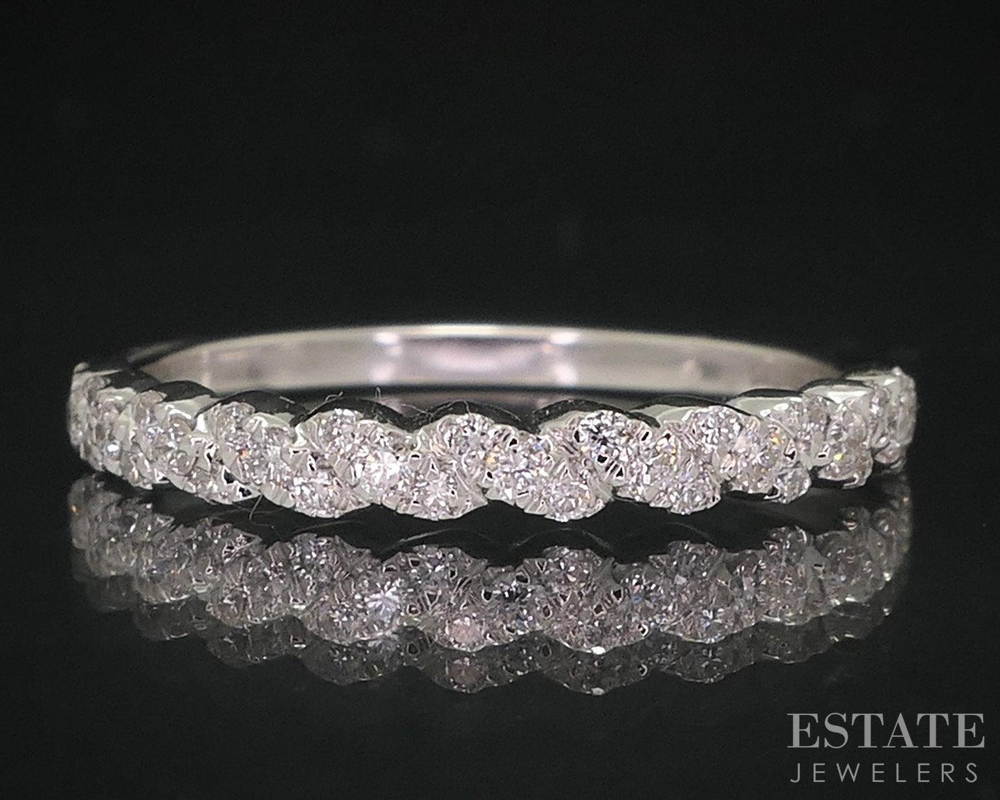 14k White Gold Round Lab Created .26ctw Diamond Ladies Wedding Band 1.9g i16048