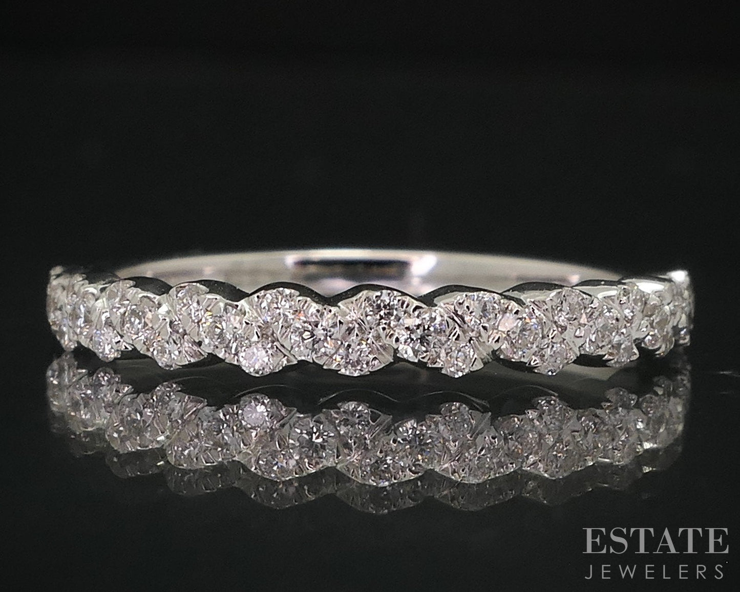 14k White Gold Round Lab Created .26ctw Diamond Ladies Wedding Band 1.9g i16049