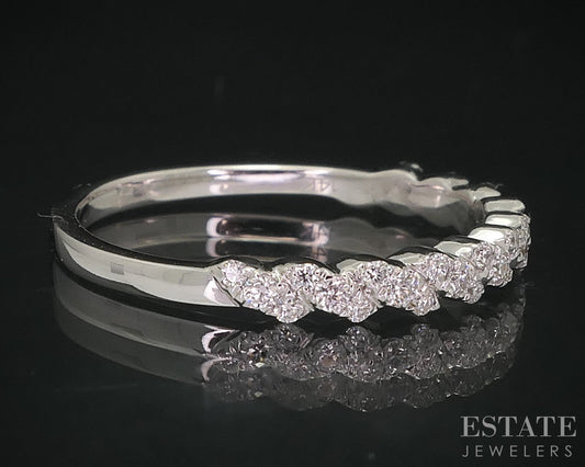 14k White Gold Round Lab Created .26ctw Diamond Ladies Wedding Band 1.9g i16049