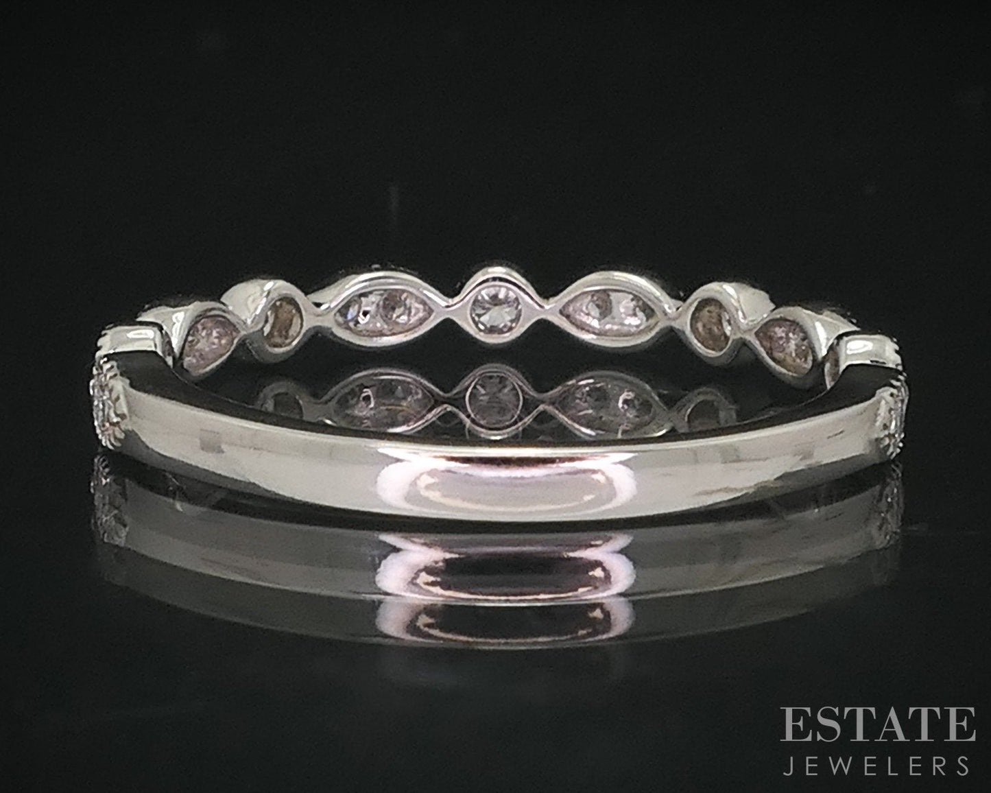 14k White Gold Round Lab Created .20ctw Diamond Ladies Wedding Band 1.6g i16041