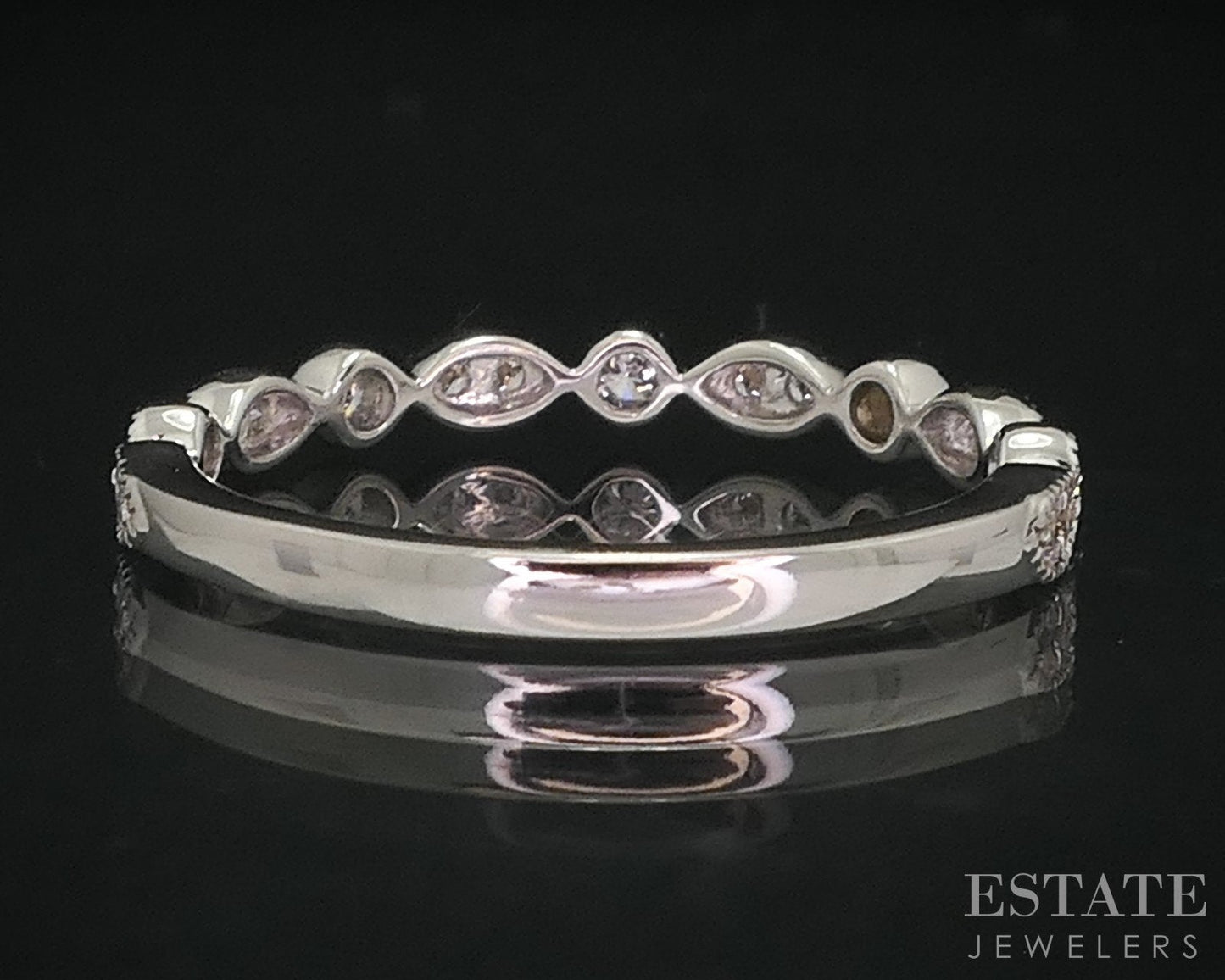14k White Gold Round Lab Created .20ctw Diamond Ladies Wedding Band 1.6g i16042