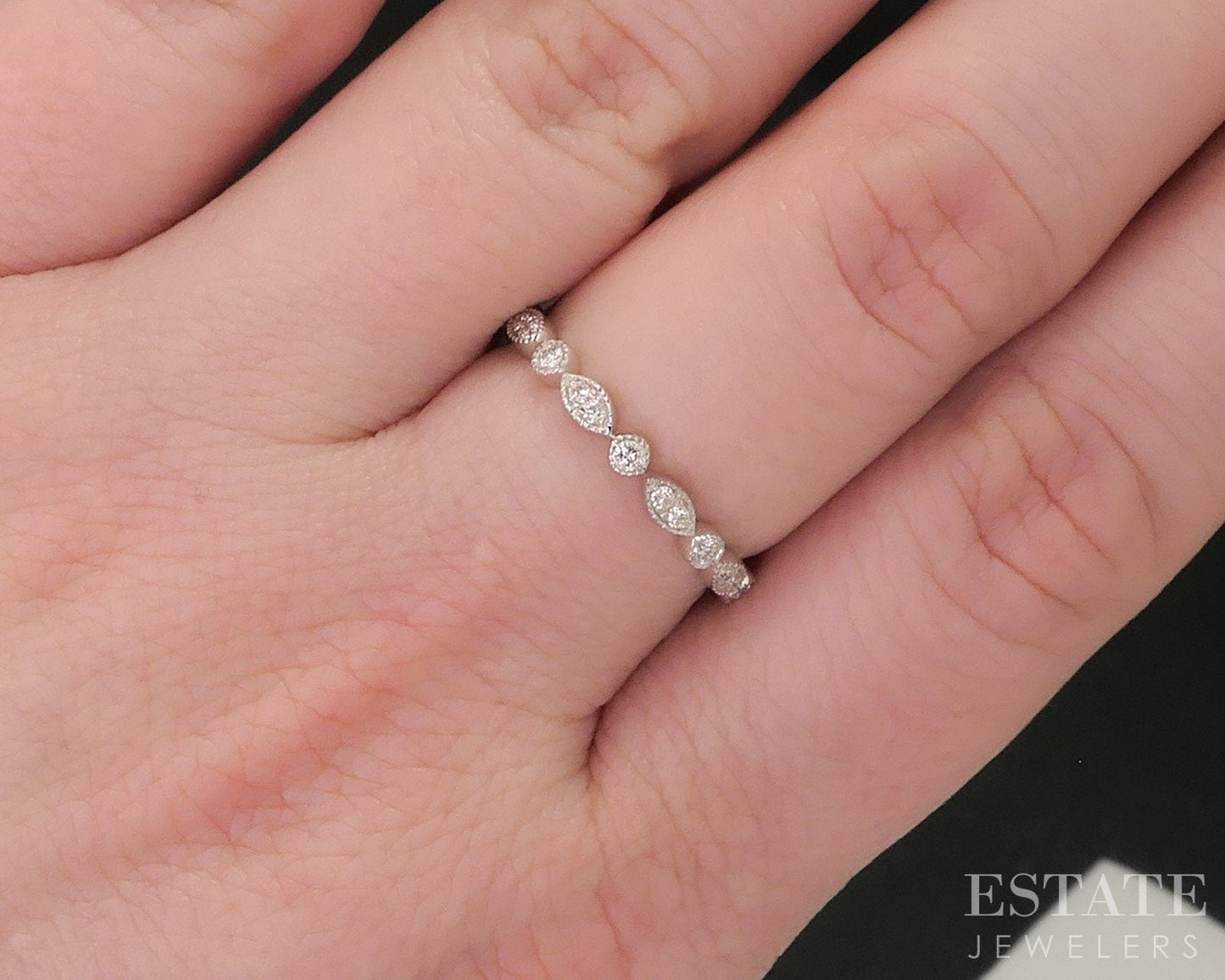 14k White Gold Round Lab Created .20ctw Diamond Ladies Wedding Band 1.6g i16042
