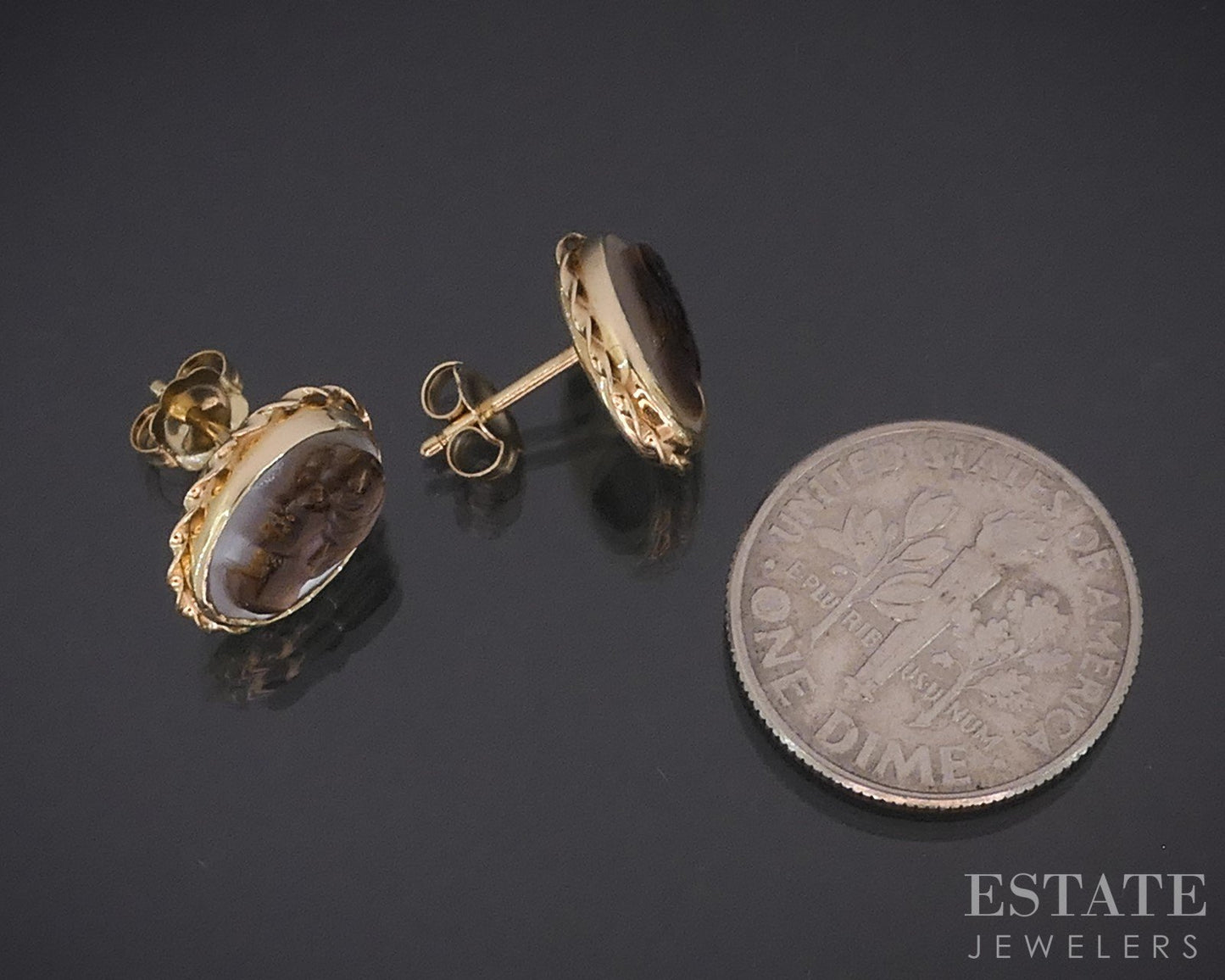 14k Yellow Gold Mother of Pearl Cameo Ladies Stud Earrings 1.6g i18339b