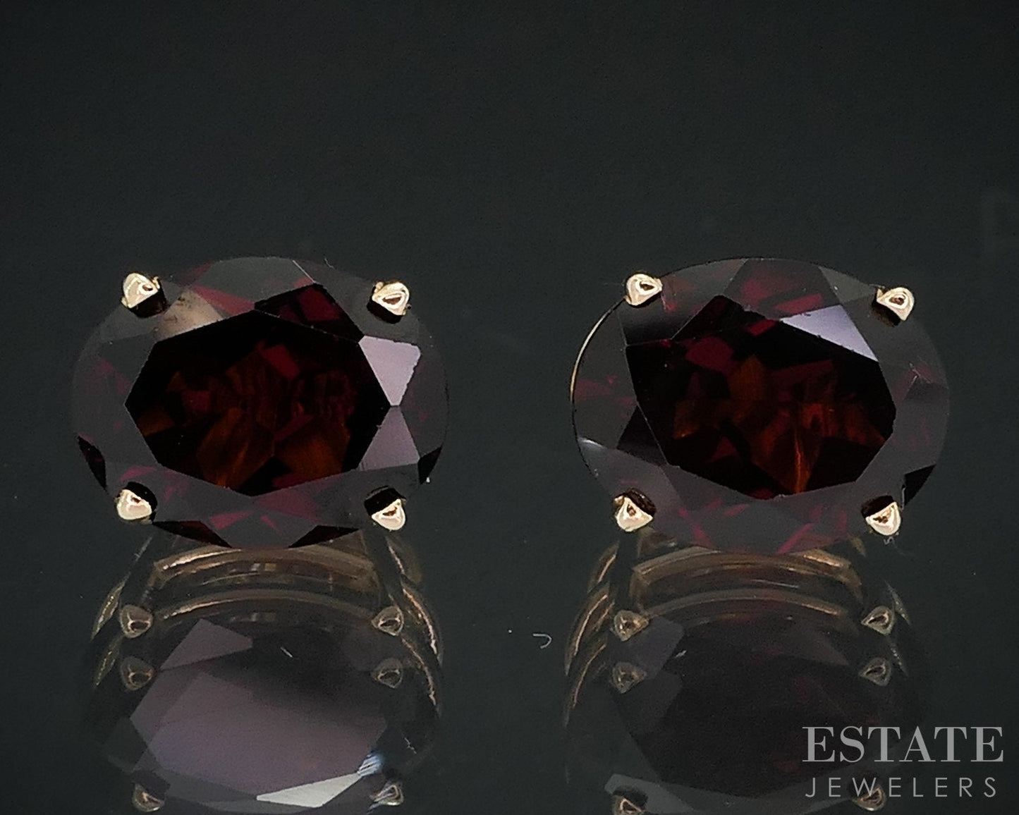 14k Yellow Gold Oval Natural Garnet Stud Earrings 1.8g i18323b