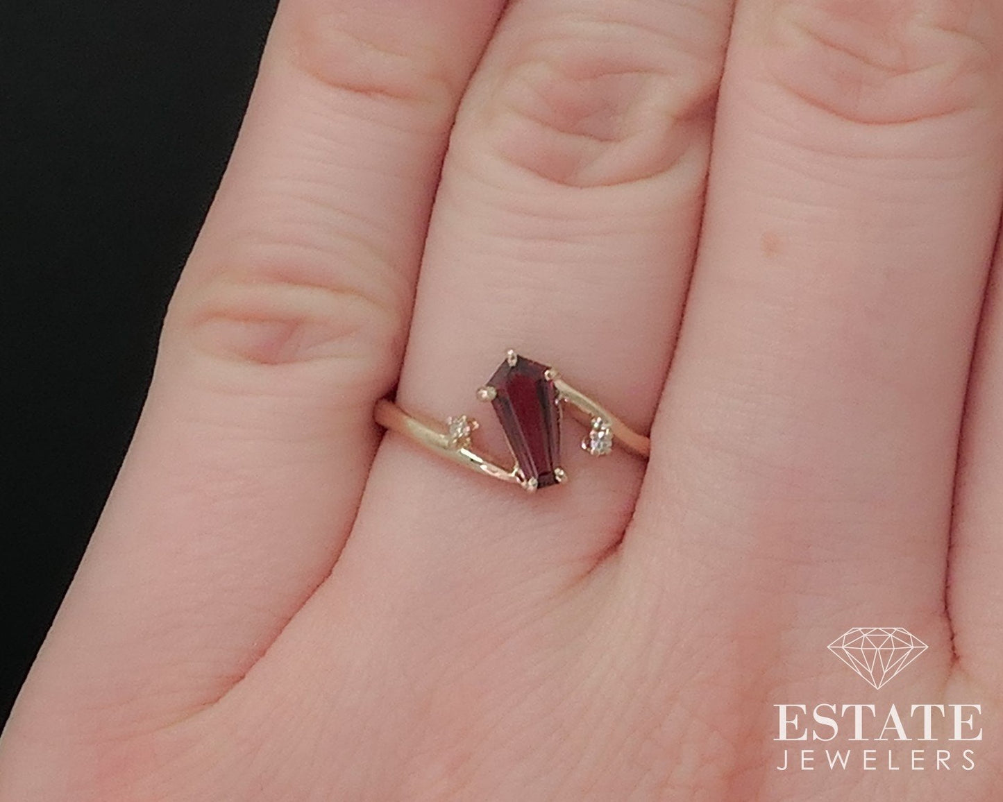 14k Yellow Gold Coffin Cut Natural Garnet & Diamond Ladies Ring 1.4g i18513b