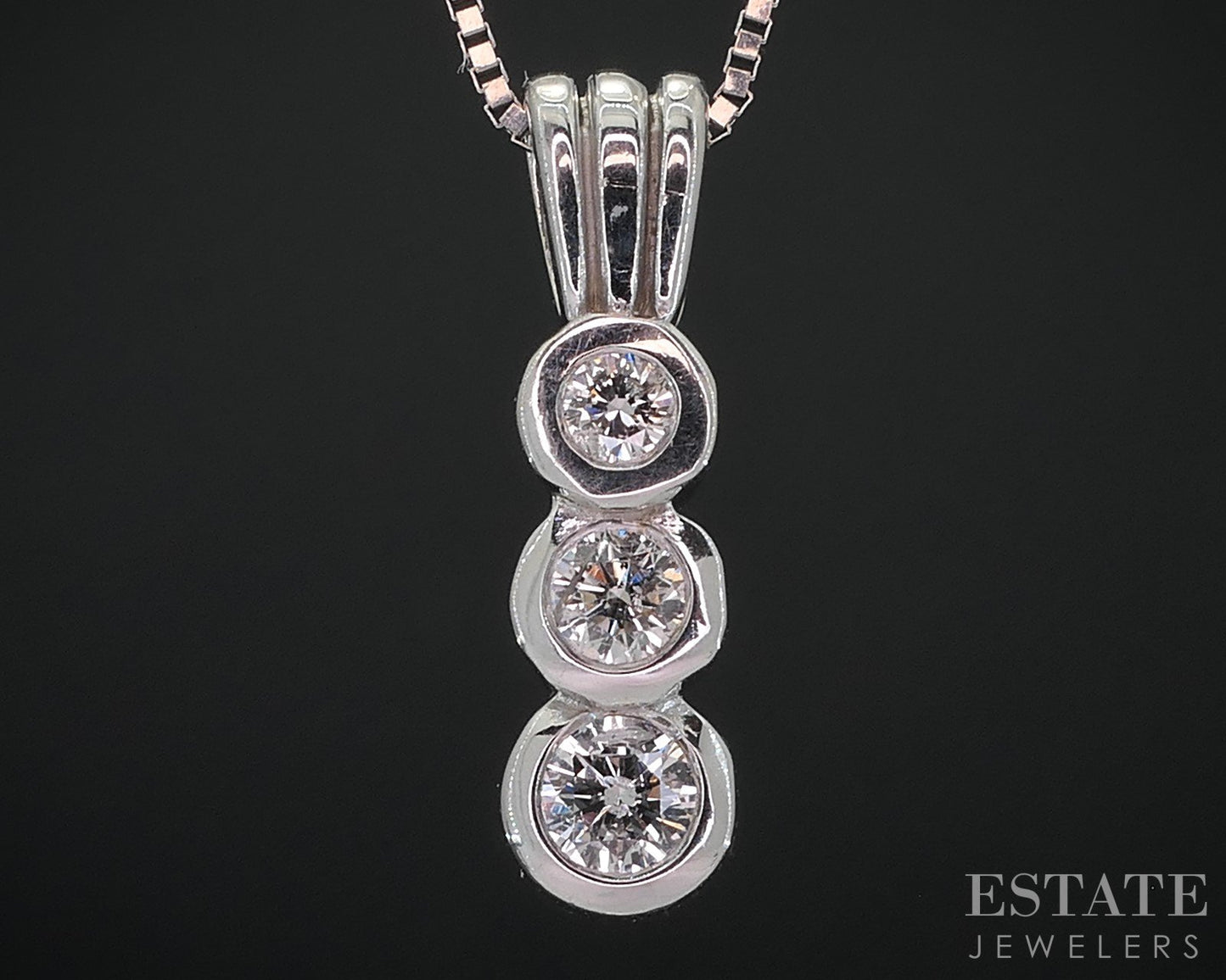 14k White Gold Round Natural .18ctw Diamond Journey Necklace 2.8g i18553