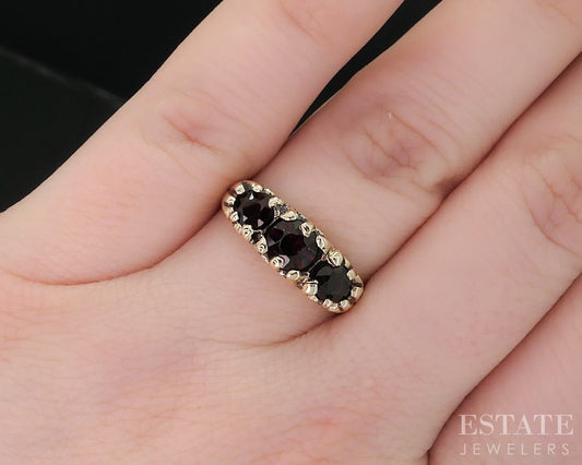 Antique 9k Yellow Gold Natural Garnet Ladies Band Ring 2.9g i18696b