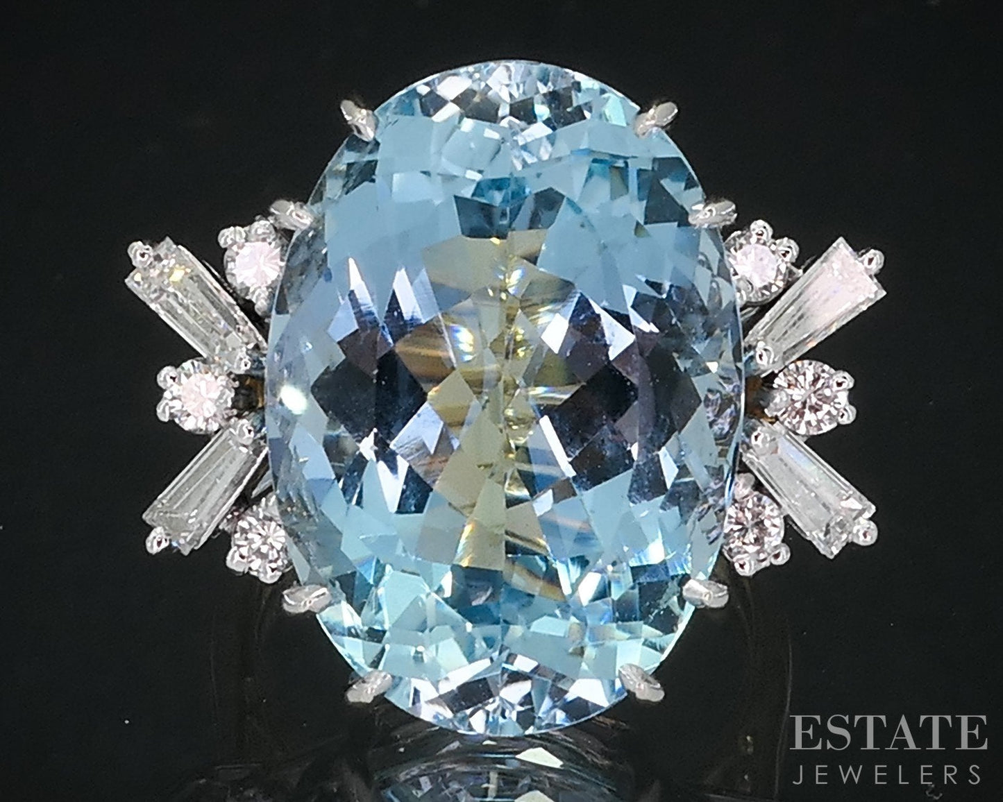 18k Gold Oval Natural 18ct Aquamarine & Diamond Cocktail Ring 10.3g i18848