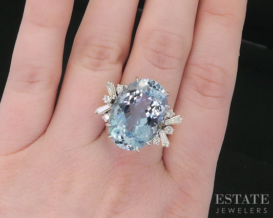 18k Gold Oval Natural 18ct Aquamarine & Diamond Cocktail Ring 10.3g i18848