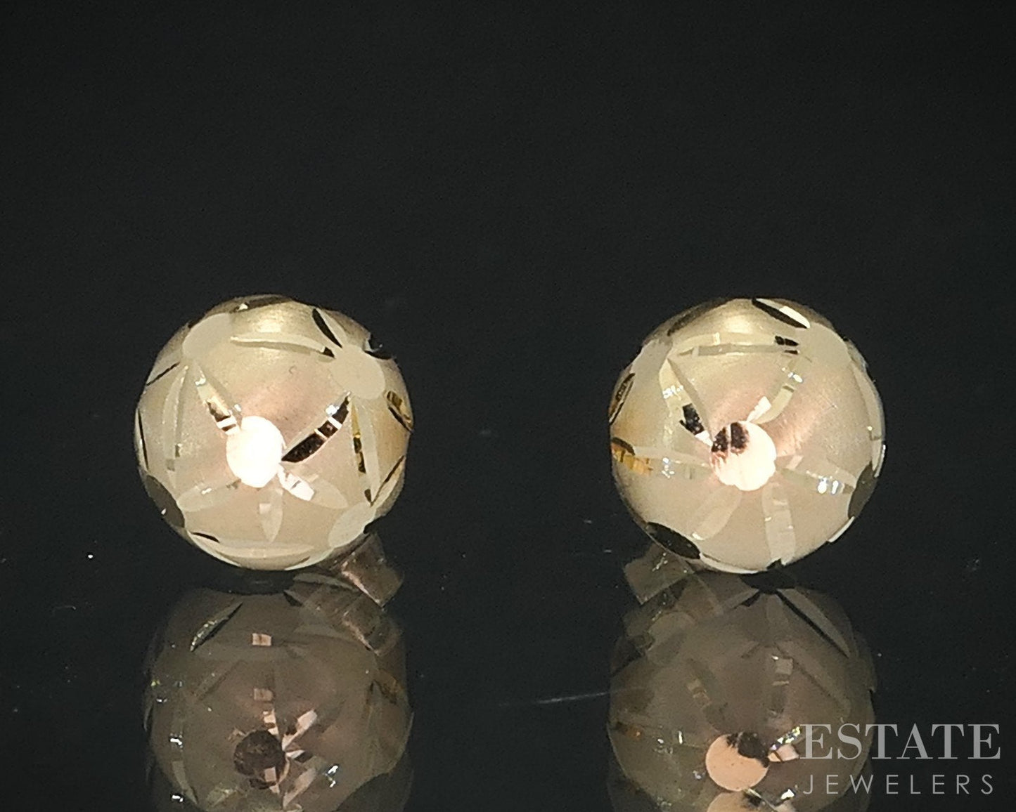 14k Yellow Gold 6mm Diamond Cut Ball Stud Ladies Earrings 0.6g i18767