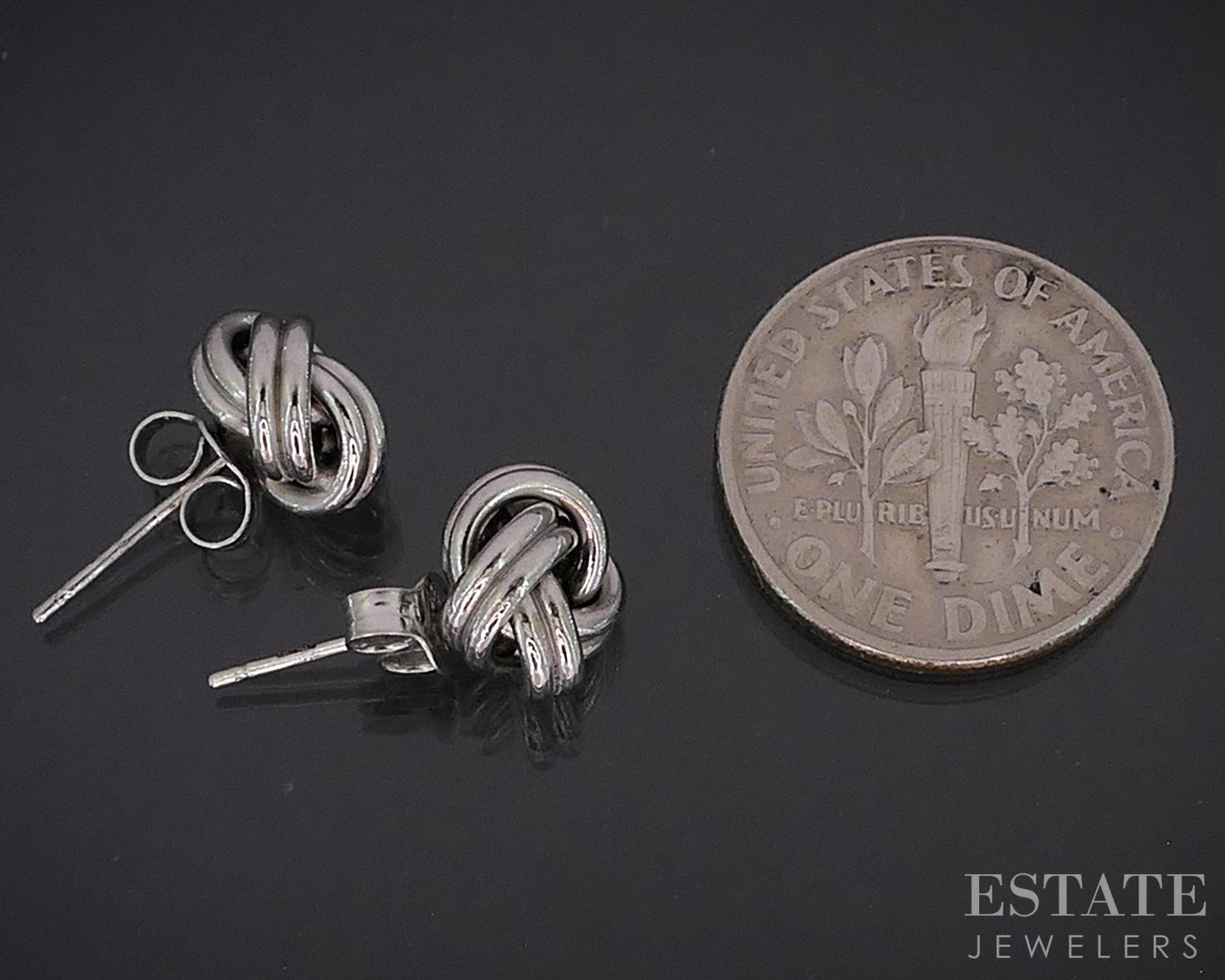 10k White Gold Love Knot Ladies Stud Earrings 0.7g i19066