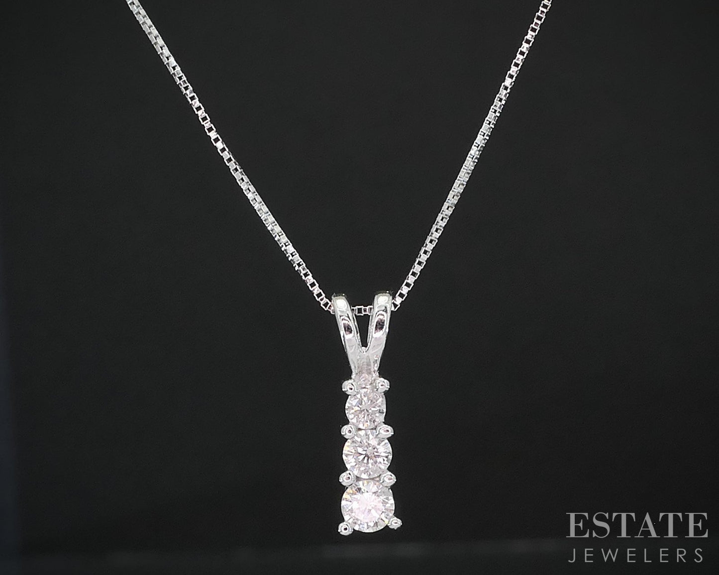 10k White Gold Round Natural .25ctw Diamond Journey Necklace 1.6g i19021b