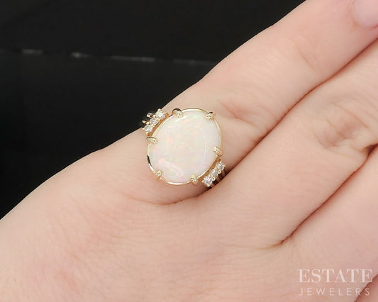 Vintage 14k Yellow Gold Oval Natural Opal & Diamond Ladies Ring 4.1g i19395b