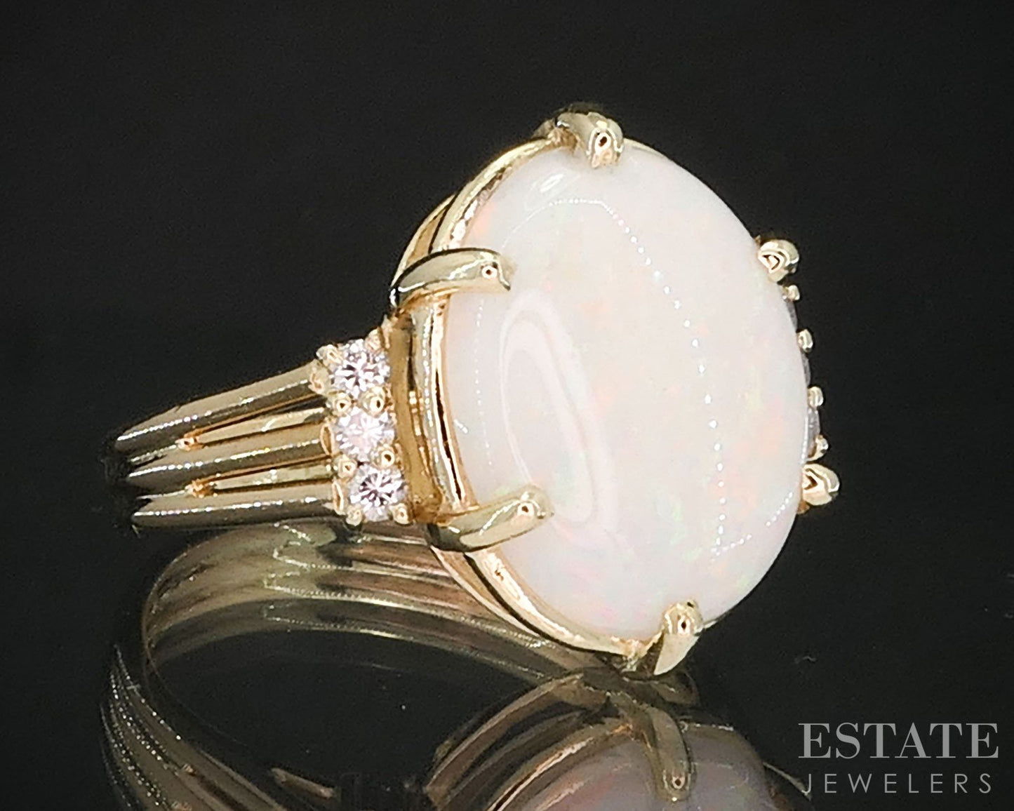 Vintage 14k Yellow Gold Oval Natural Opal & Diamond Ladies Ring 4.1g i19395b