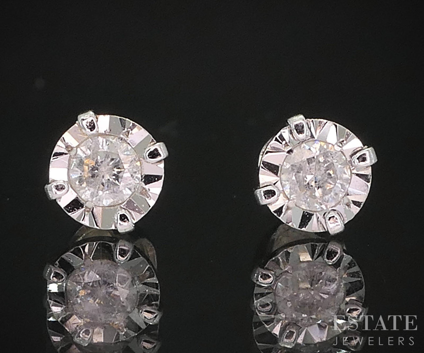 10k White Gold Round Natural .10ctw Diamond Stud Earrings i19437b