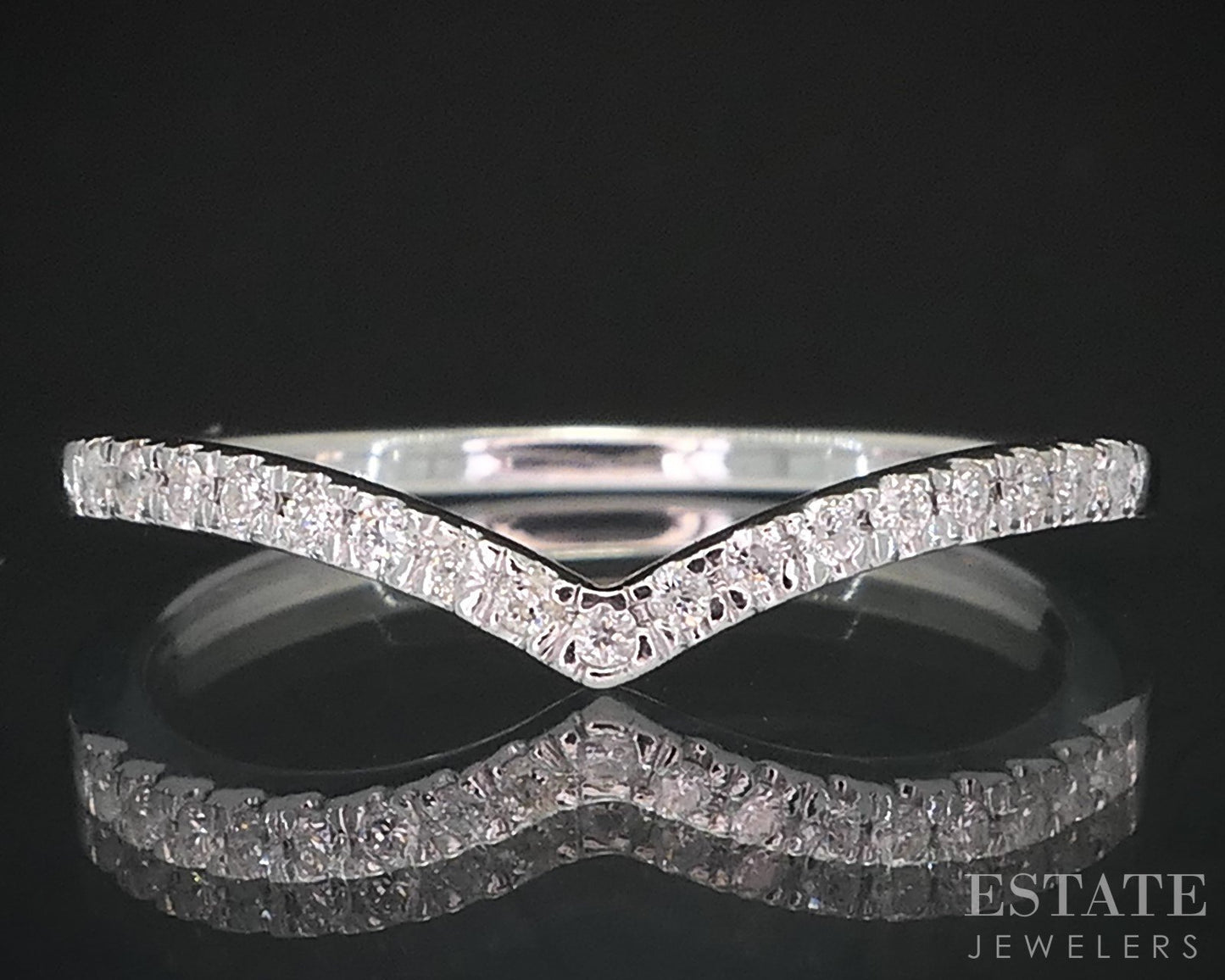 10k White Gold Natural .08ctw Diamond Ladies V-Wedding Band 1.3g i19419