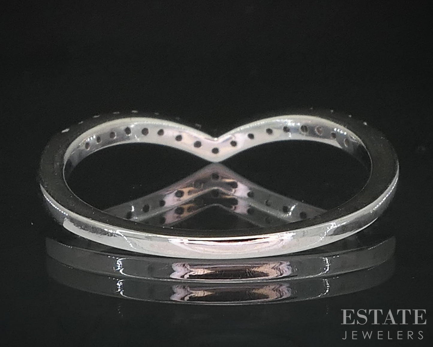 10k White Gold Natural .08ctw Diamond Ladies V-Wedding Band 1.3g i19419