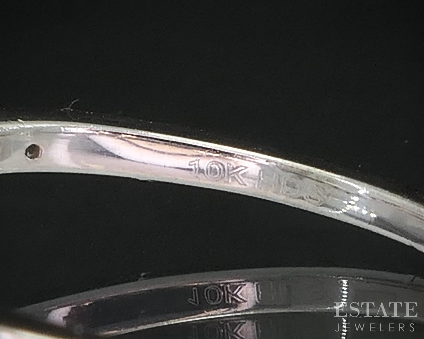 10k White Gold Natural .08ctw Diamond Ladies V-Wedding Band 1.3g i19419