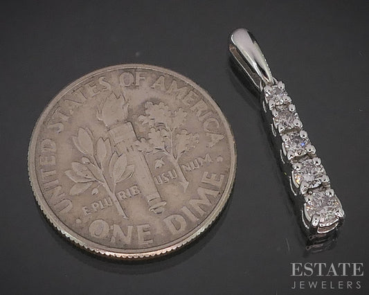 10k White Gold Round Natural .25ctw Diamond Journey Pendant 0.7g i19905b