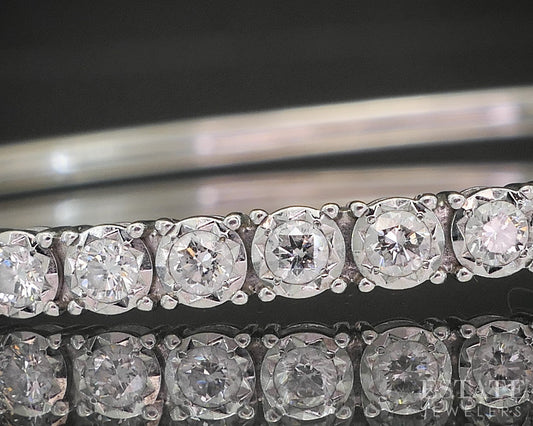 14k White Gold Round Natural .59ctw Diamond Hinged Bangle Bracelet 7.4g p92411