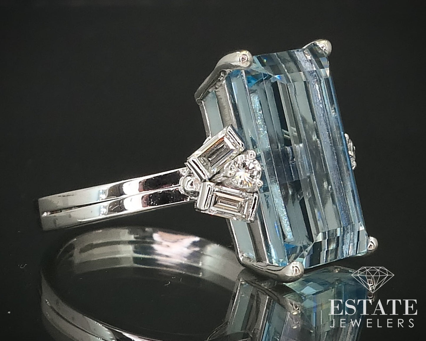 18k White Gold Emerald Cut Natural 8ct Aquamarine & Diamond Ring 7.7g i16234
