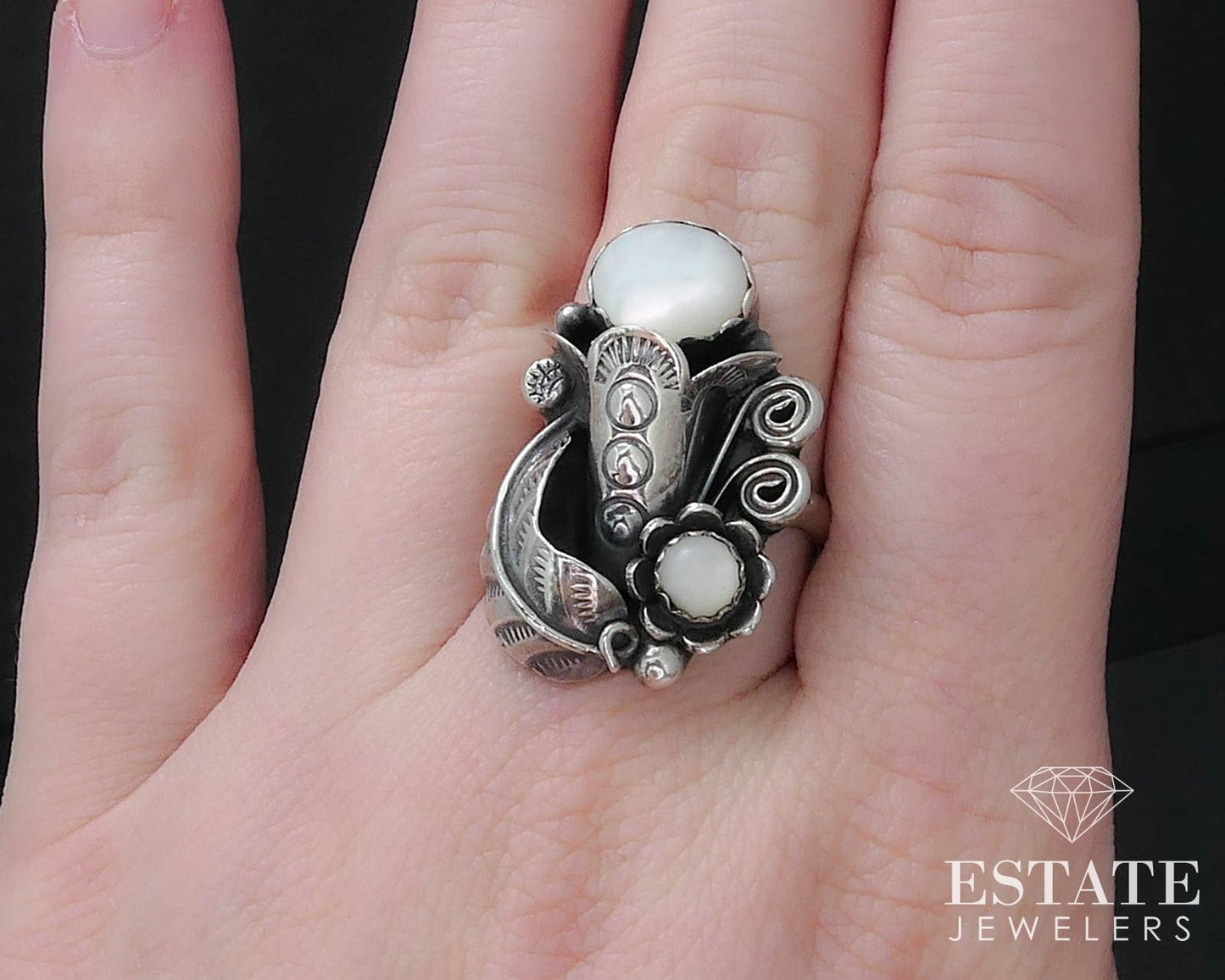 Vintage Sterling Navajo Natural Mother of Pearl Ladies Shield Ring 7.6g i16458