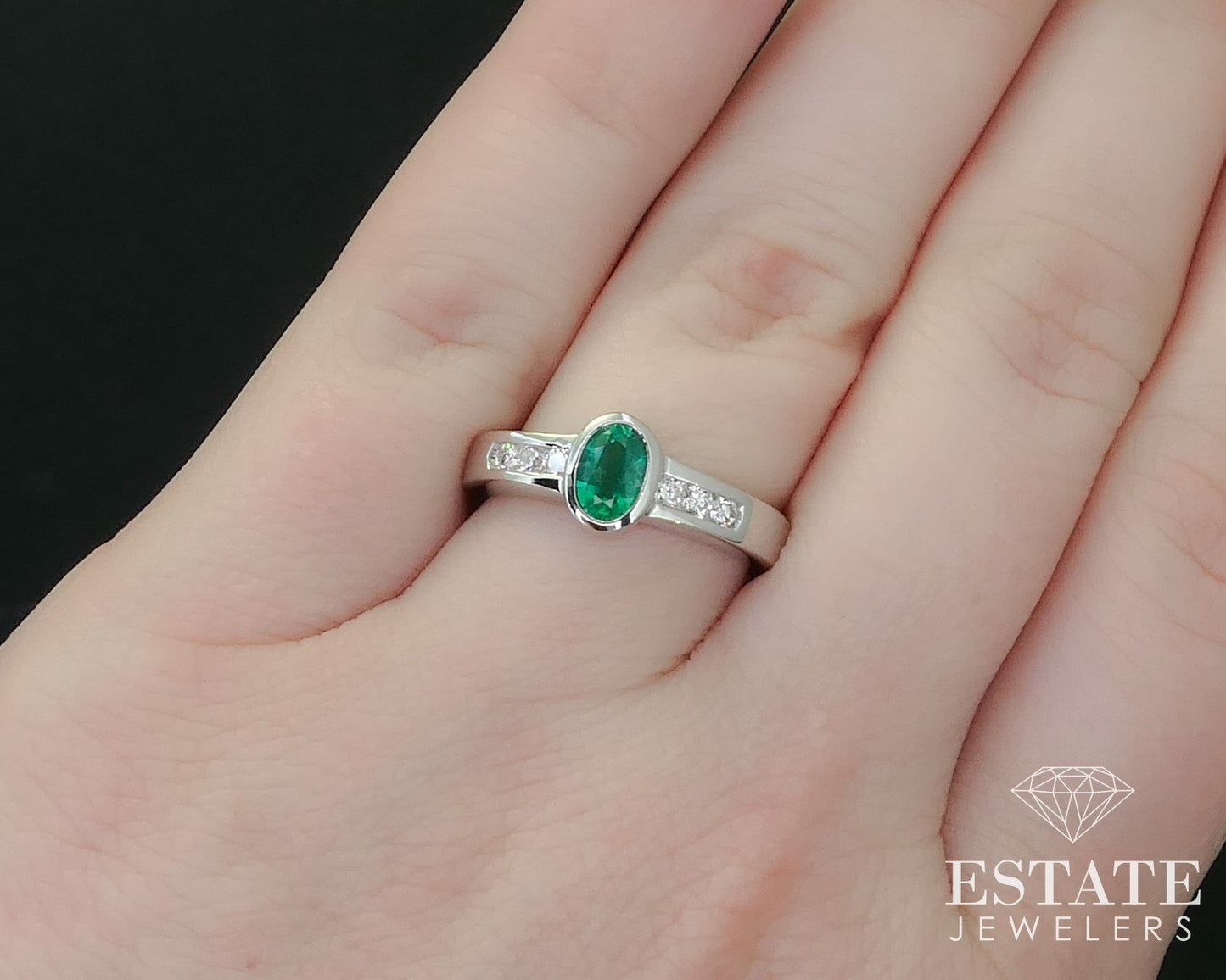 14k White Gold Oval Natural Emerald & Diamond Ladies Ring 4.4g p68639