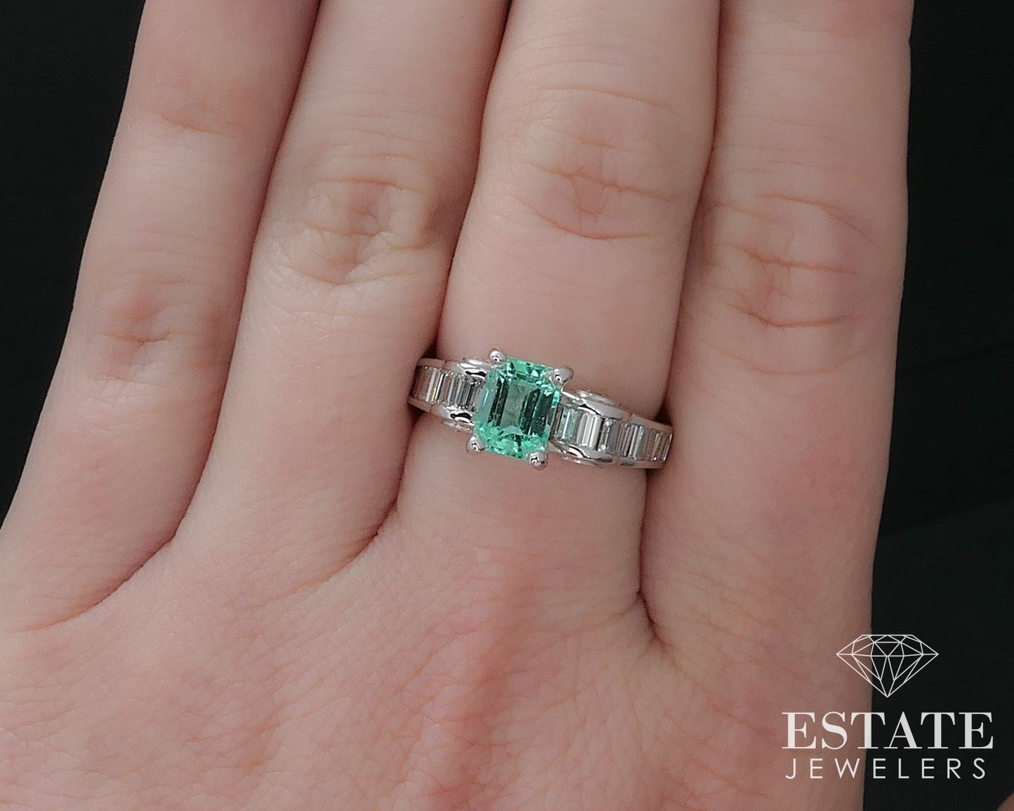 18k White Gold Natural .97ct Emerald & Diamond Ladies Ring 6.8g i16556