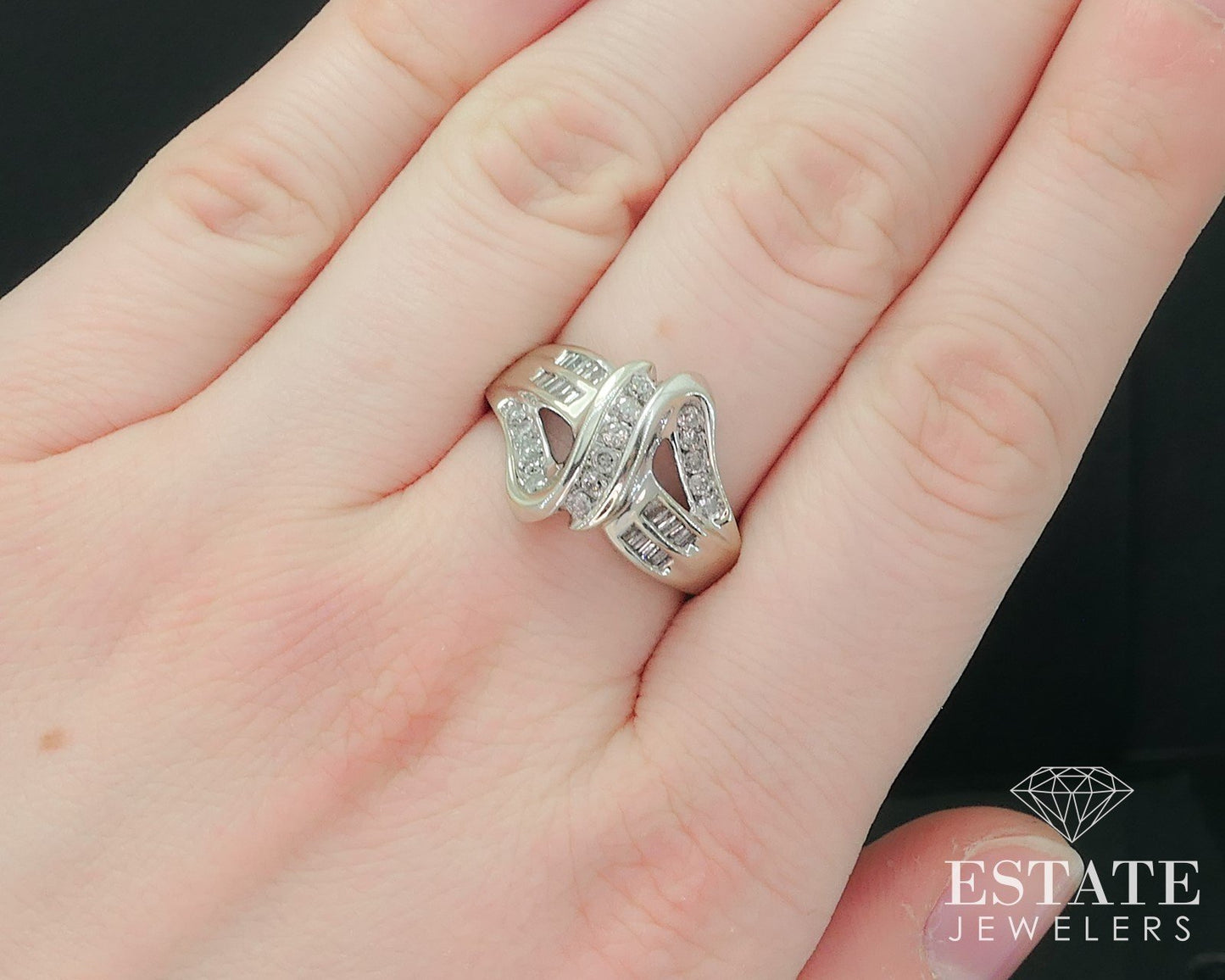 10k White Gold Natural .36ctw Diamond Crossover Ladies Band Ring 3.9g i17965b