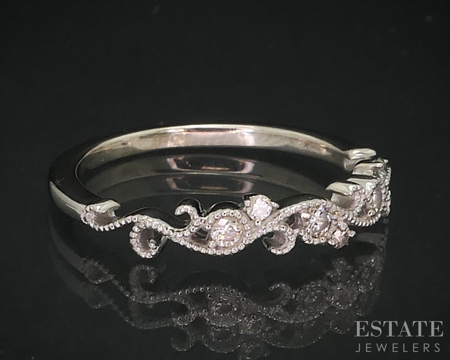 10k White Gold Natural .10ctw Diamond Vine Ladies Wedding Band 1.8g i18132