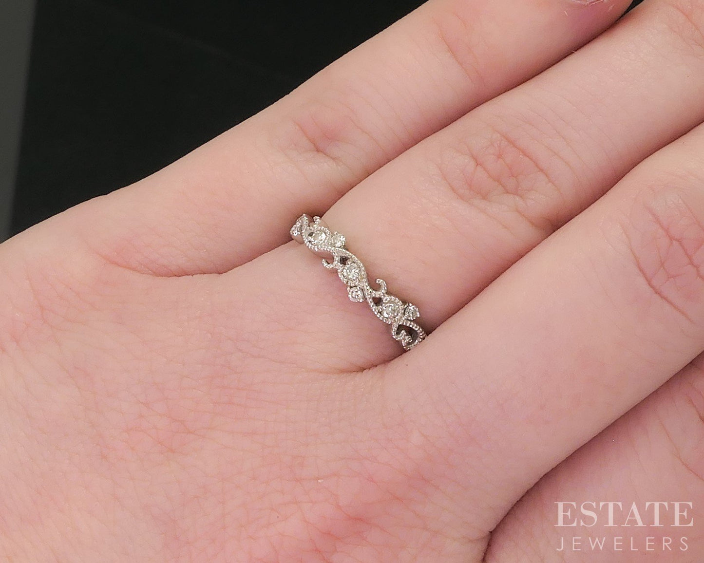 10k White Gold Natural .10ctw Diamond Vine Ladies Wedding Band 1.8g i18132