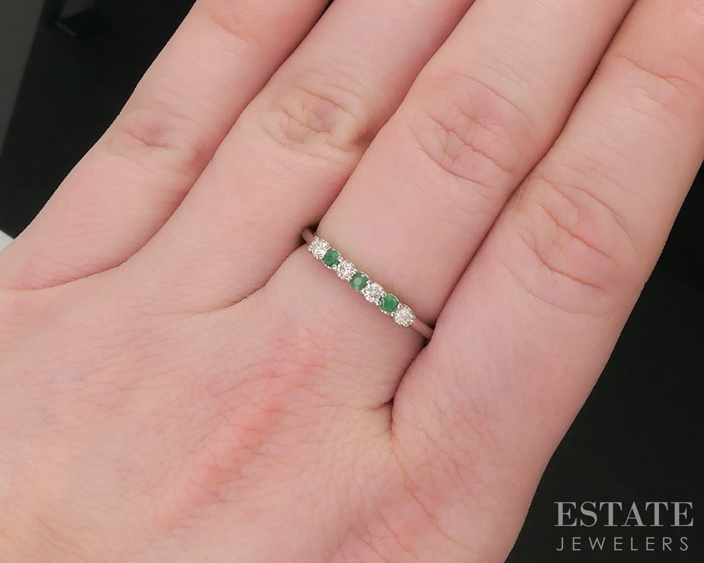 14k White Gold Natural Emerald & Diamond Ladies Band Ring 1.8g i18281