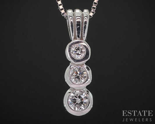 14k White Gold Round Natural .18ctw Diamond Journey Necklace 2.8g i18553
