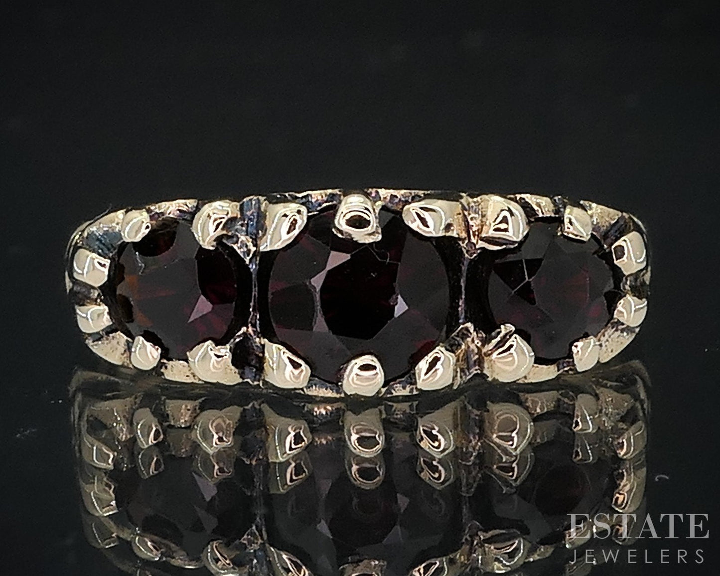 Antique 9k Yellow Gold Natural Garnet Ladies Band Ring 2.9g i18696b