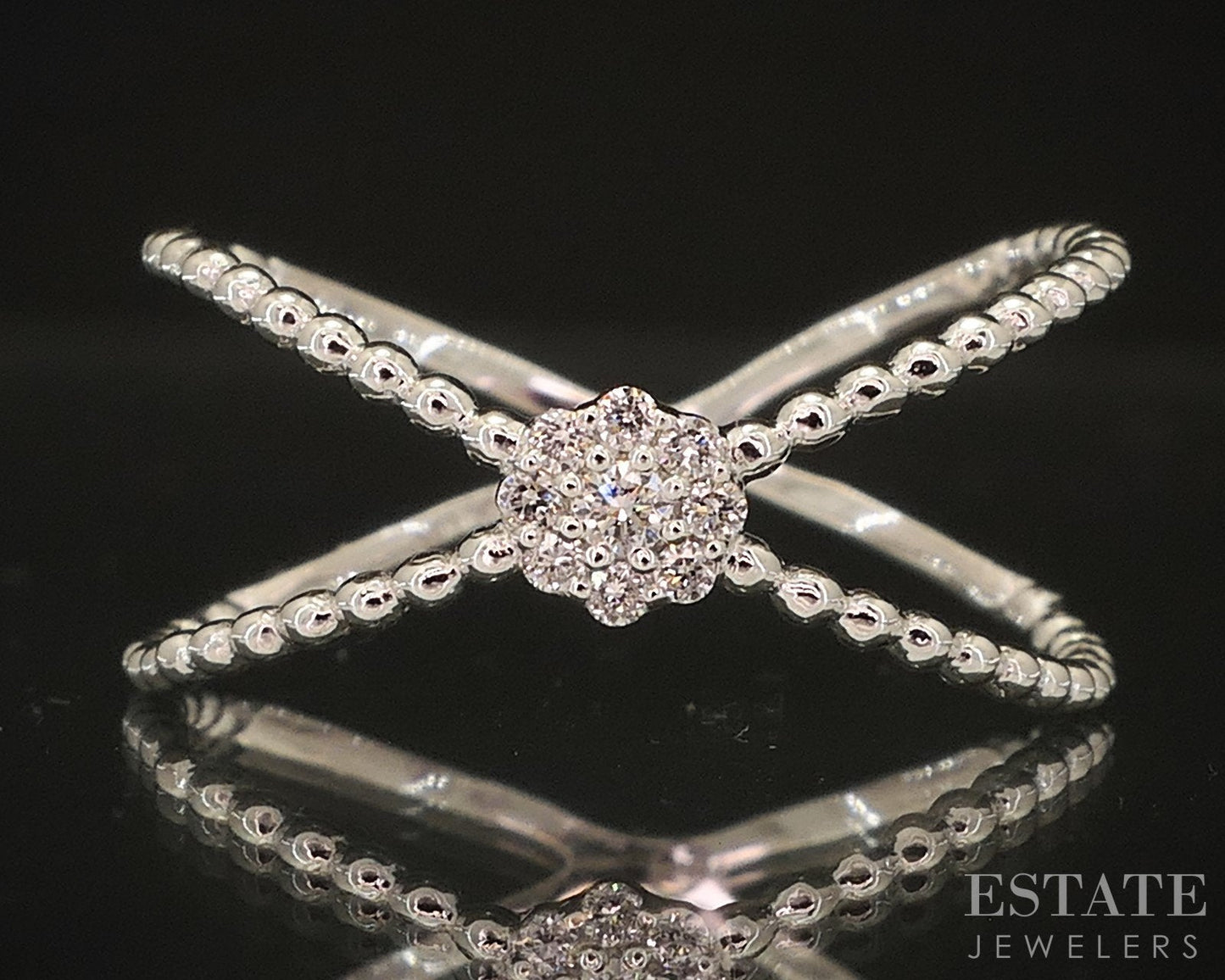 14k White Gold Lab Created .07ctw Diamond Ladies Flower X Band Ring 1.6g i18895