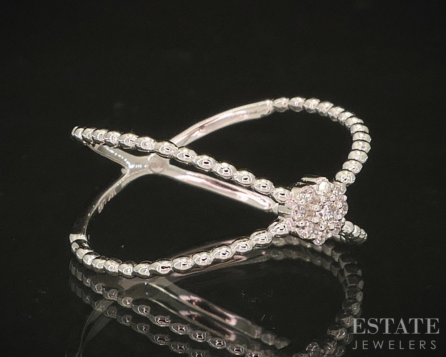14k White Gold Lab Created .07ctw Diamond Ladies Flower X Band Ring 1.6g i18895