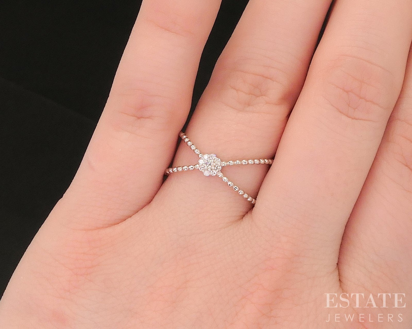 14k White Gold Lab Created .07ctw Diamond Ladies Flower X Band Ring 1.6g i18895