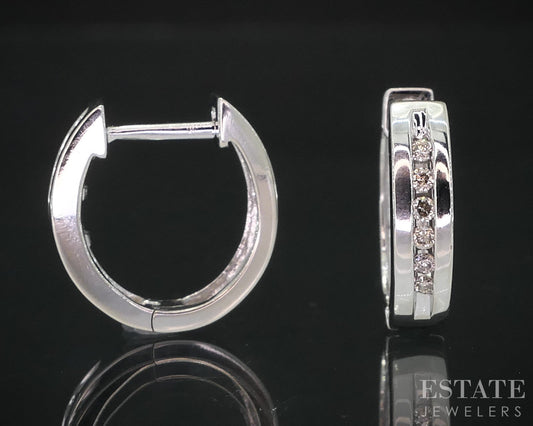 10k White Gold Round Natural .15ctw Diamond Hinged Hoop Earrings 2.6g i19025b