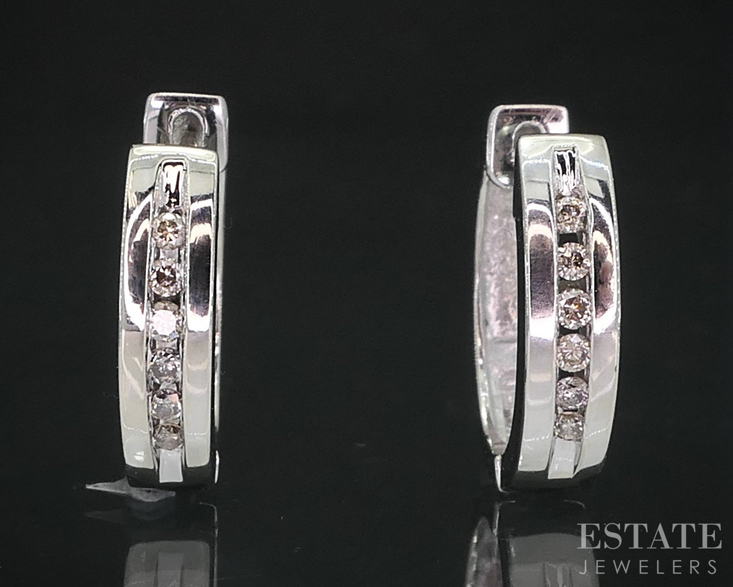 10k White Gold Round Natural .15ctw Diamond Hinged Hoop Earrings 2.6g i19025b