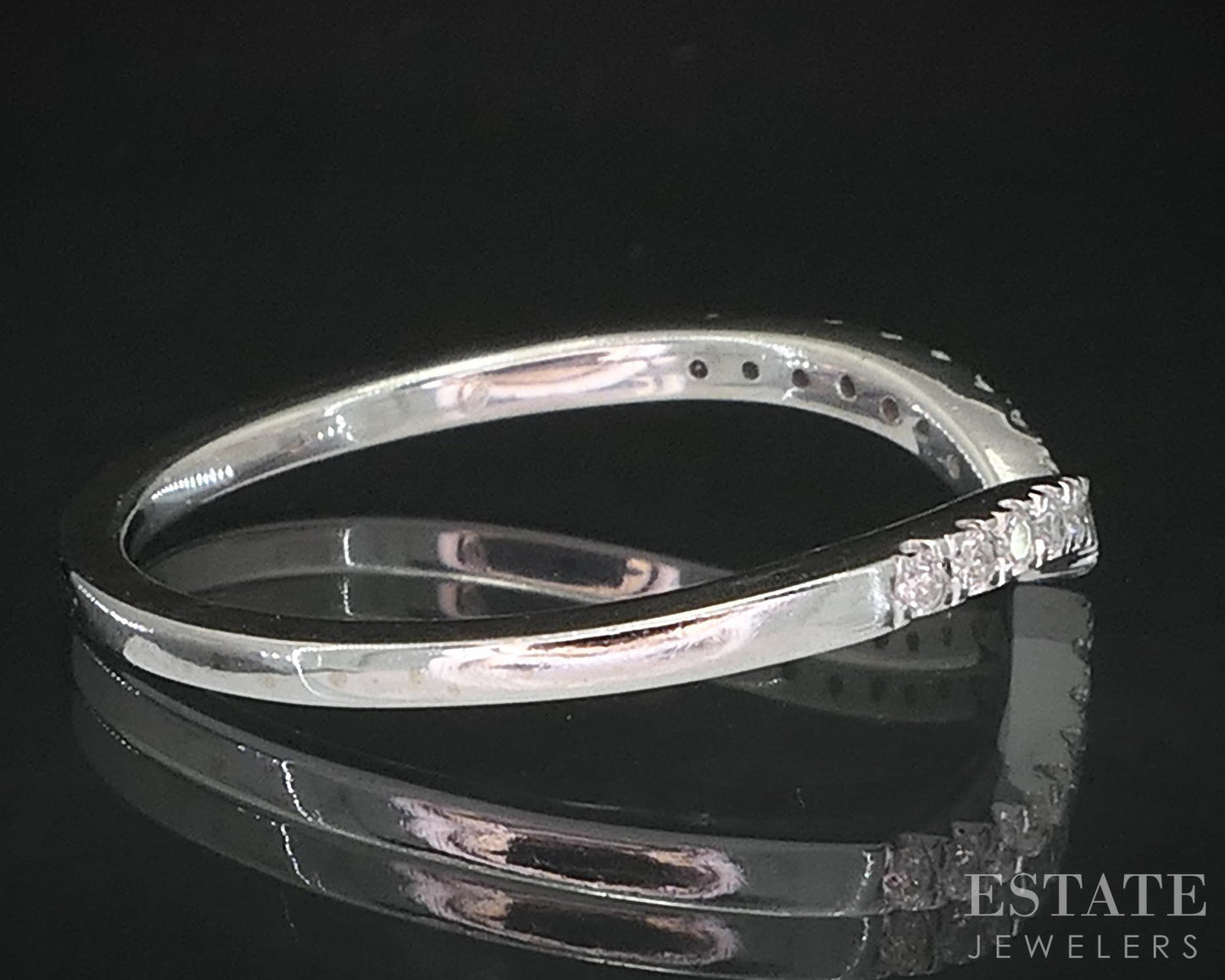 10k White Gold Natural .08ctw Diamond Ladies V-Wedding Band 1.3g i19419