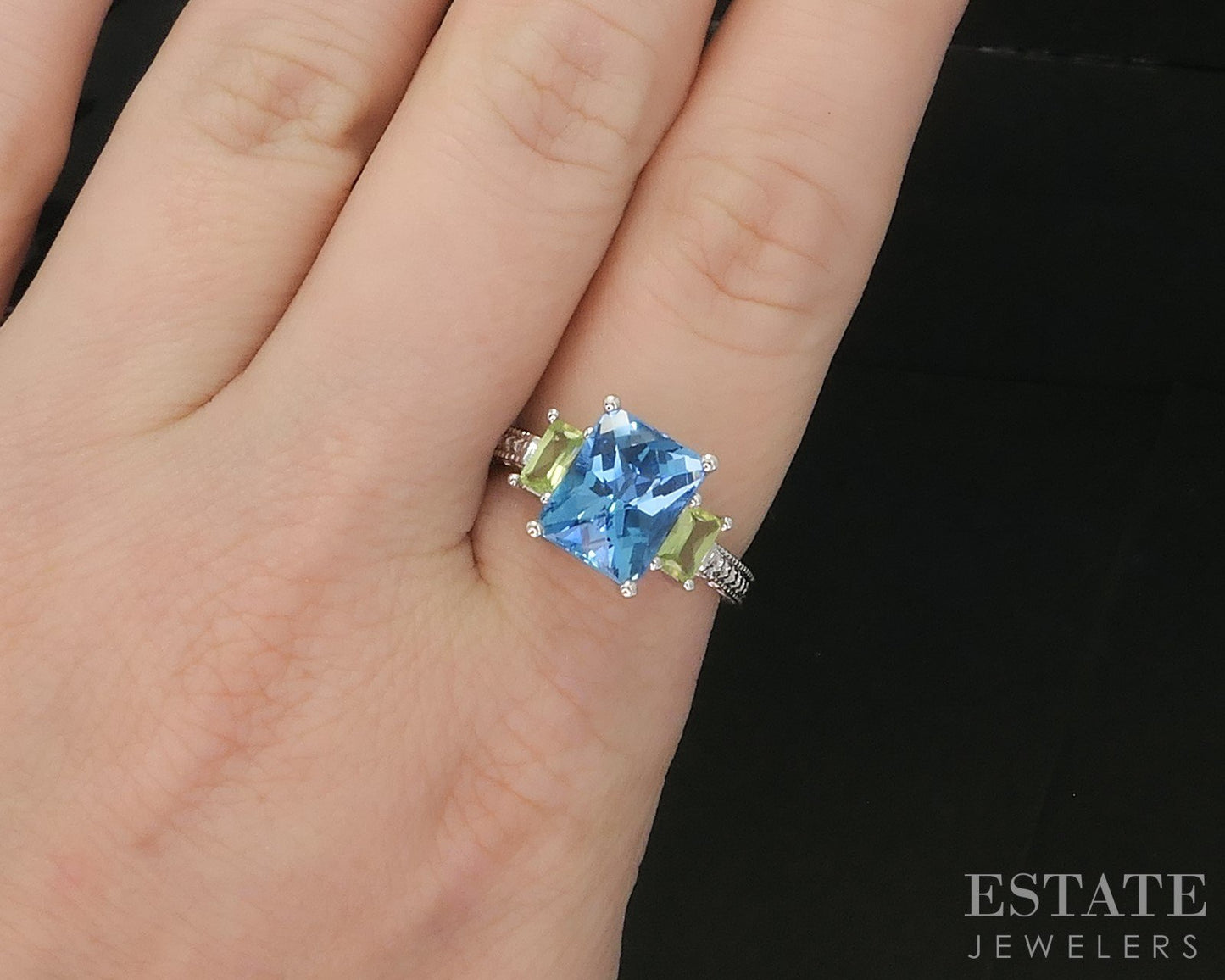 14k White Gold EFFY Natural Blue Topaz & Peridot Ladies Ring 5.2g i19912b