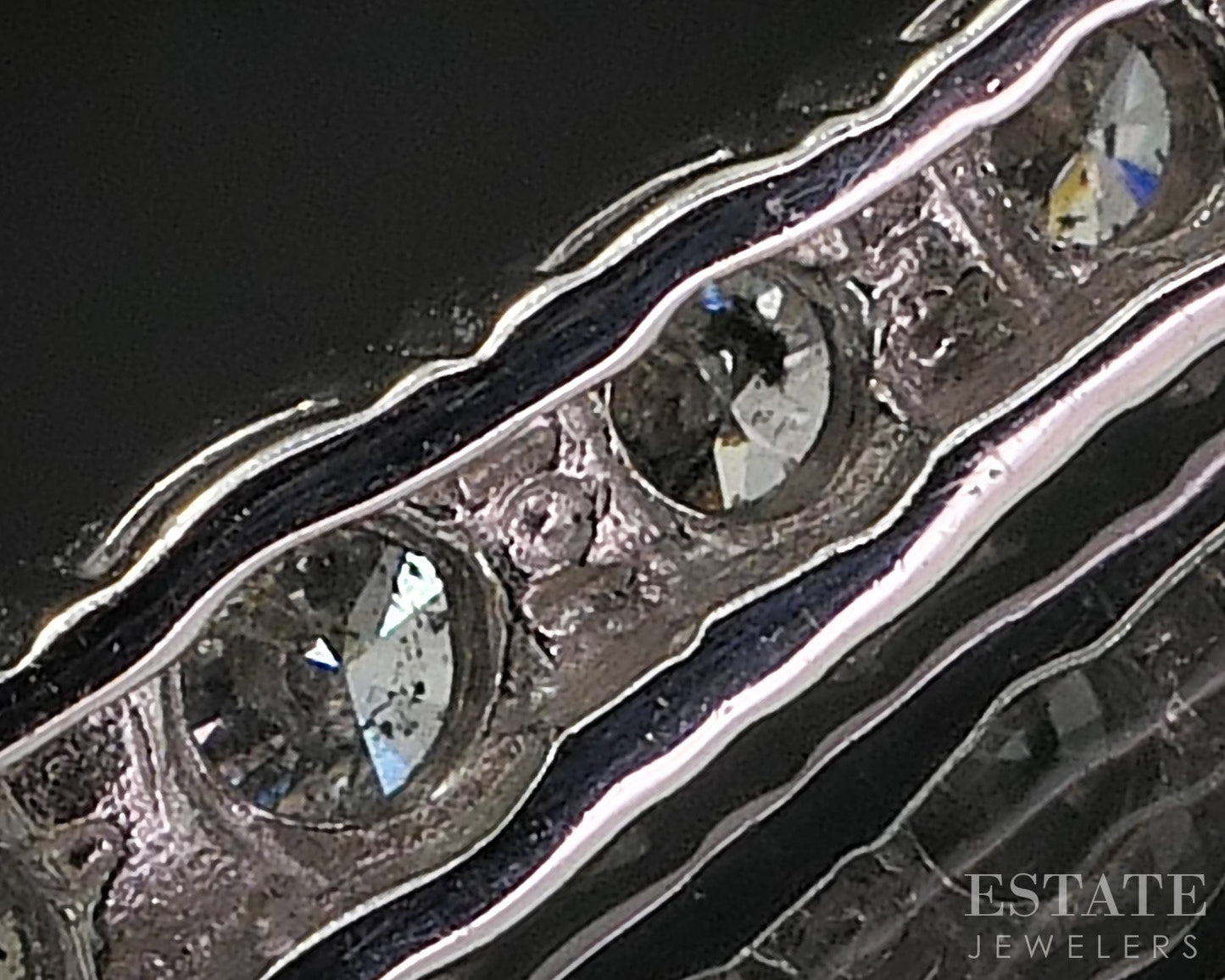 10k White Gold Round Natural .25ctw Diamond Journey Pendant 0.7g i19905b