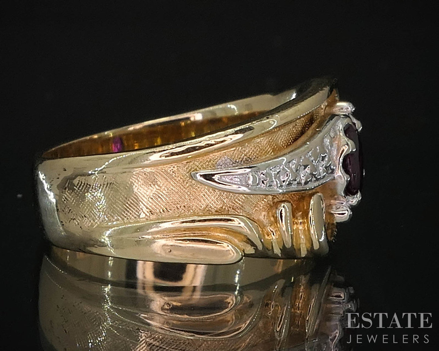 Vintage 14k Yellow Gold Natural Ruby Ladies Band Ring 5.9g i19984b