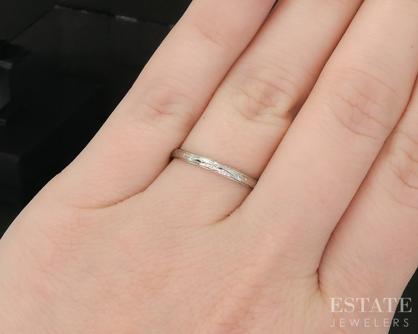 Antique 18k White Gold 2mm Engraved Ladies Wedding Band 1.1g i20351b