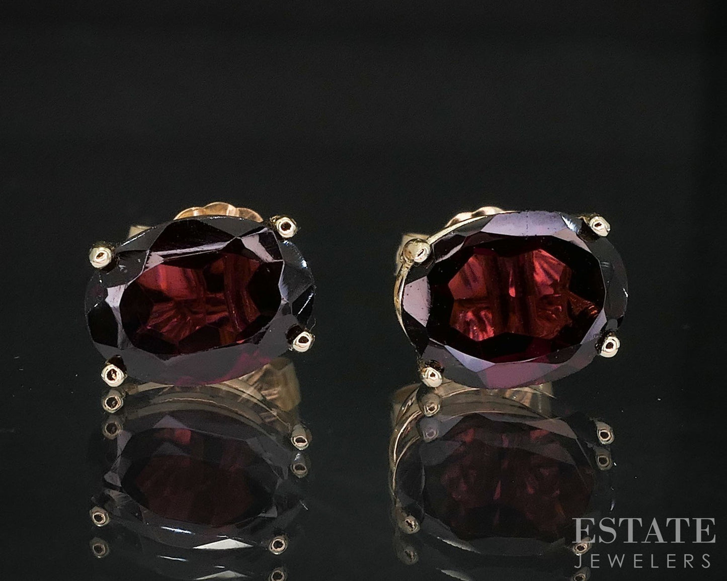 14k Yellow Gold Oval Natural Garnet Stud Earrings 1.3g p16670b