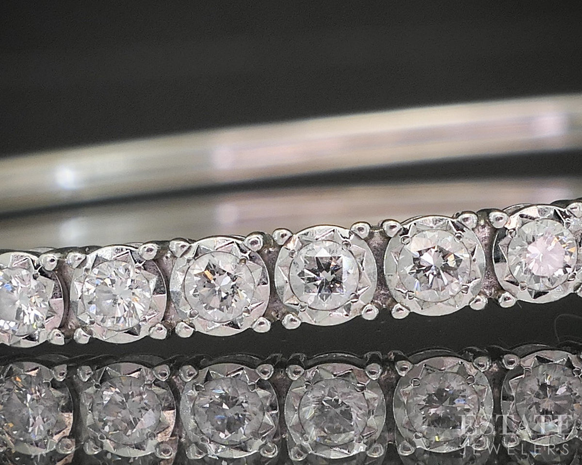 14k White Gold Round Natural .59ctw Diamond Hinged Bangle Bracelet 7.4g p92411