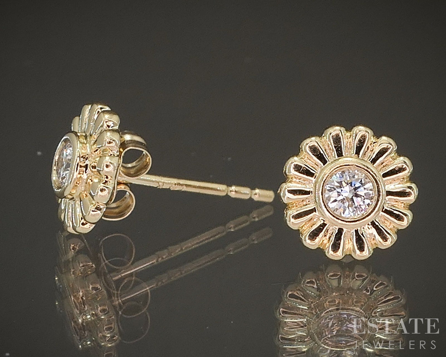 14k Yellow Gold Natural .08ctw Diamond Flower Daisy Stud Earrings 1.2g p17937b