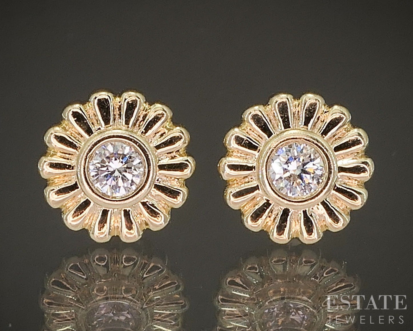 14k Yellow Gold Natural .08ctw Diamond Flower Daisy Stud Earrings 1.2g p17937b